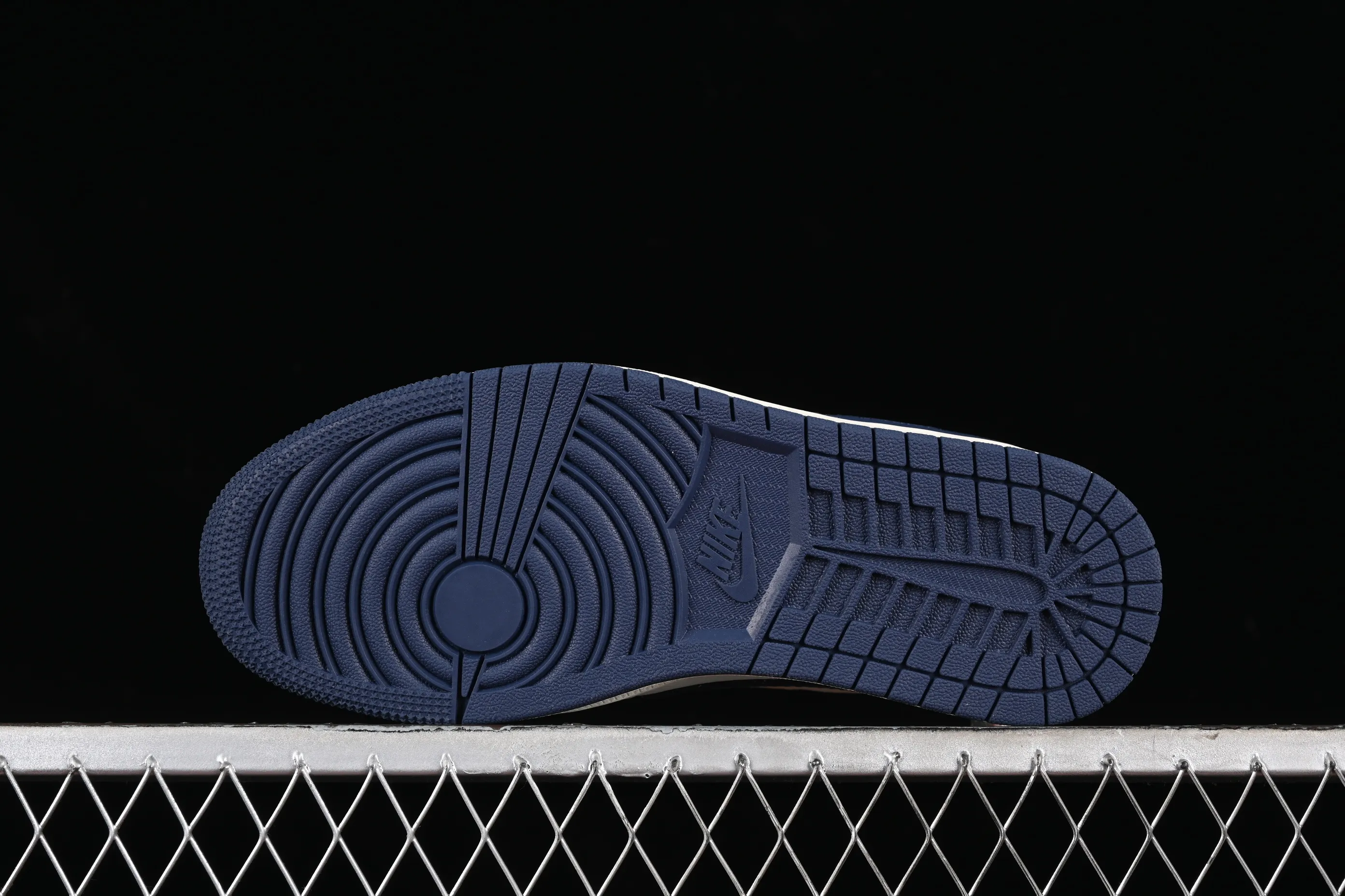 All categories Air Jordan Jordan series basketball shoes Air Jordan 1 Low High-end customized low-top sneakers Travis Scott x Fragment Design x Air Jordan 1 Low OG SP AJ1 Joe 1 Supreme joint-off-white navy low-top cultural casual sneakers XZ116